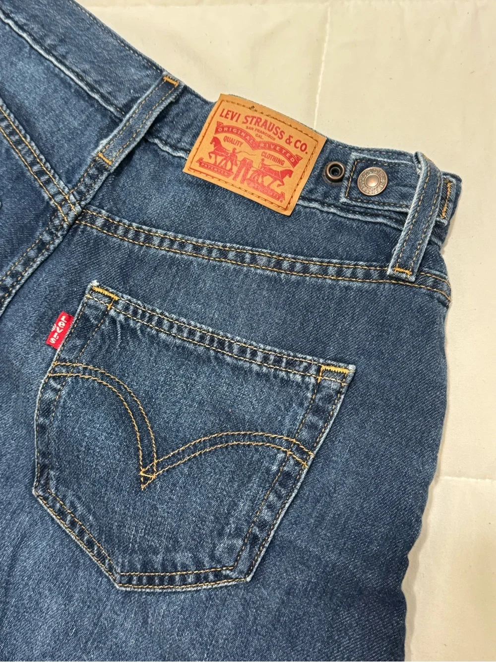Levi’s Cinch shorts Women's Dark Blue Denim Jean Shorts